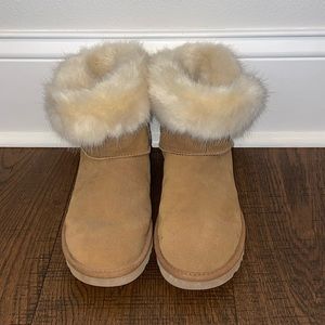 Ugg, Size 8 Boots, tan with fur trim, excellent condition